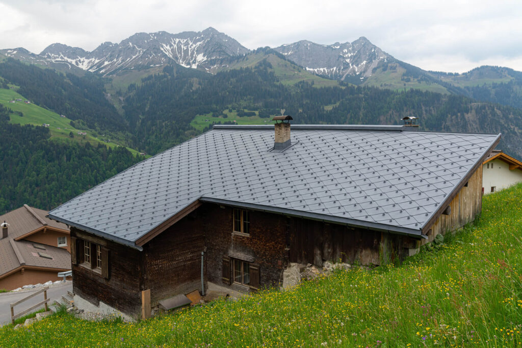 Spenglerei Burtscher Vorarlberg, Spenglerarbeiten, Dachspengler, Dacheindeckung, Dachsanierung, PREFA Dach Vorarlberg